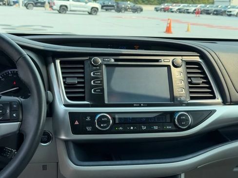Used 2015 Toyota Highlander XLE AWD/4WD image 14