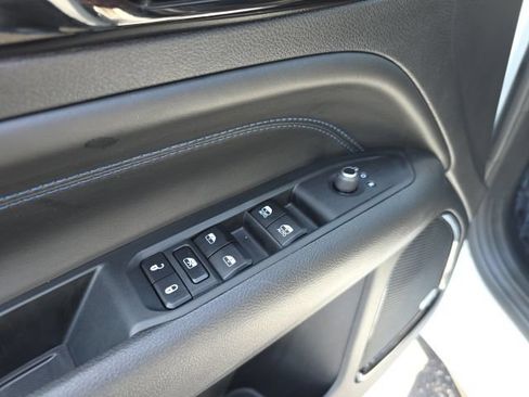 Used 2025 Jeep Compass Limited w/ Driver Assist Group I AWD/4WD image 13