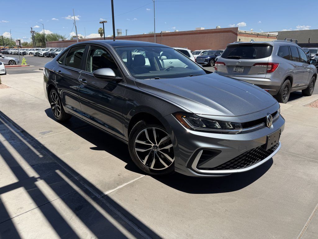 Used 2025 Volkswagen Jetta SE w/ Sunroof Package FWD image 6
