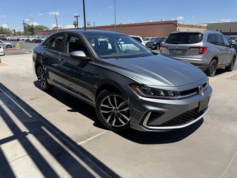 Used 2025 Volkswagen Jetta SE w/ Sunroof Package FWD image 6