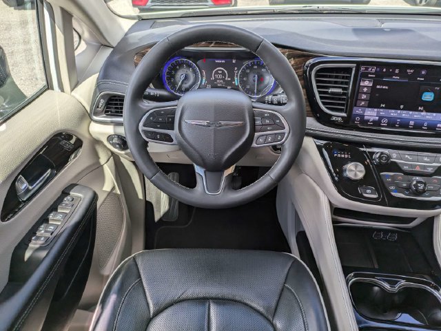 Used 2023 Chrysler Pacifica Limited FWD image 22