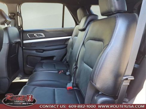 Used 2017 Ford Explorer XLT w/ Equipment Group 202A AWD/4WD image 22