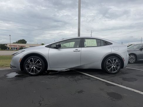 Used 2024 Toyota Prius XLE FWD image 4