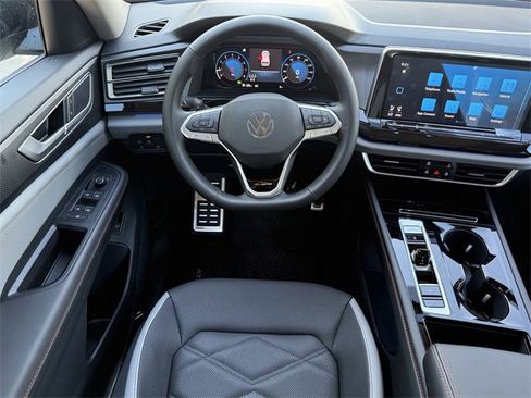 Certified 2025 Volkswagen Atlas Peak Edition SE image 22