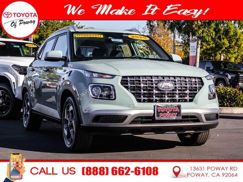 Used 2025 Hyundai Venue SEL image 1