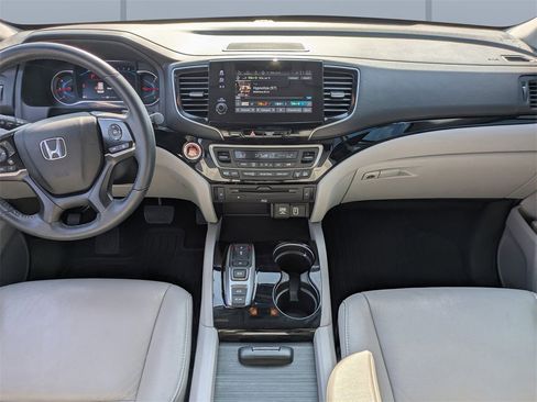 Used 2022 Honda Pilot Touring image 17