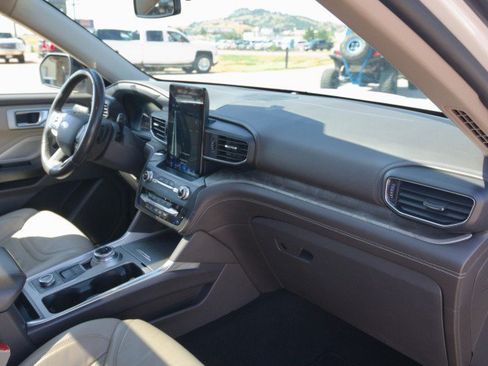 Used 2020 Ford Explorer Platinum w/ Premium Technology Package AWD/4WD image 41