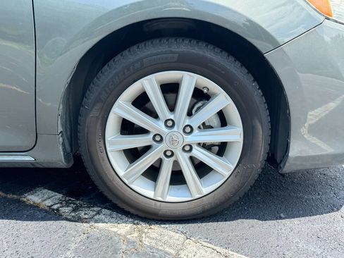 Used 2012 Toyota Camry XLE w/ Leather Pkg FWD image 9