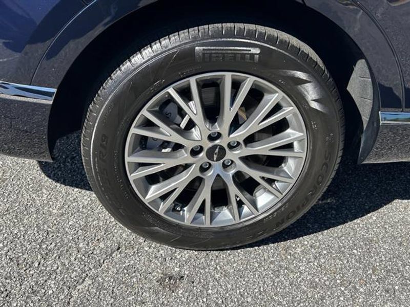 Used 2025 Genesis GV80 2.5T Standard AWD/4WD image 29
