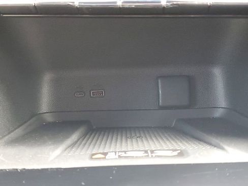 Certified 2025 Chevrolet Traverse LT image 35