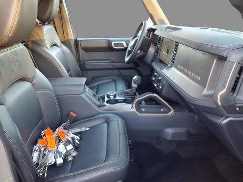 New 2025 Ford Bronco Badlands w/ Sasquatch Package image 13