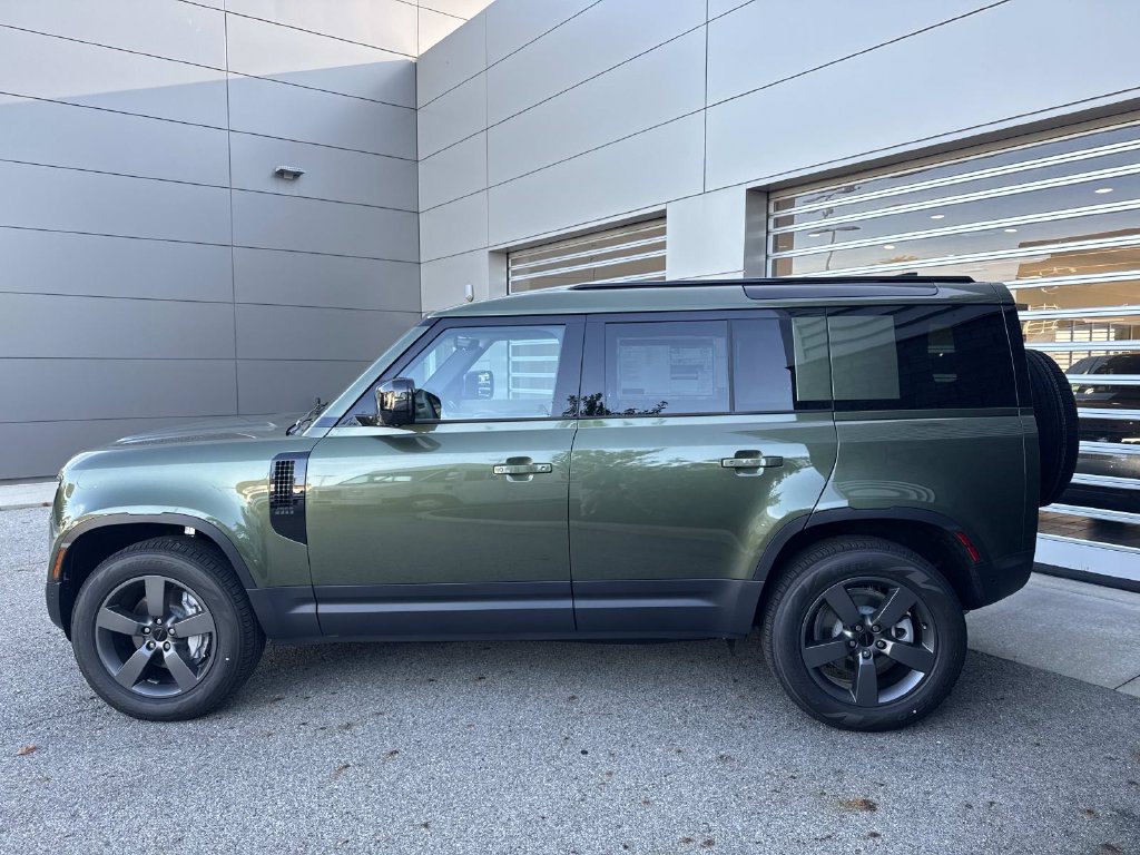 New 2026 Land Rover Defender 110 S AWD/4WD image 4
