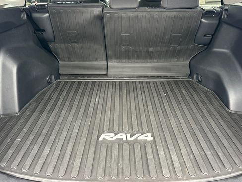 Used 2021 Toyota RAV4 LE AWD/4WD image 15
