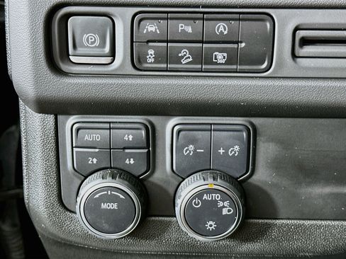 Used 2024 Chevrolet Tahoe Z71 w/ Luxury Package AWD/4WD image 17