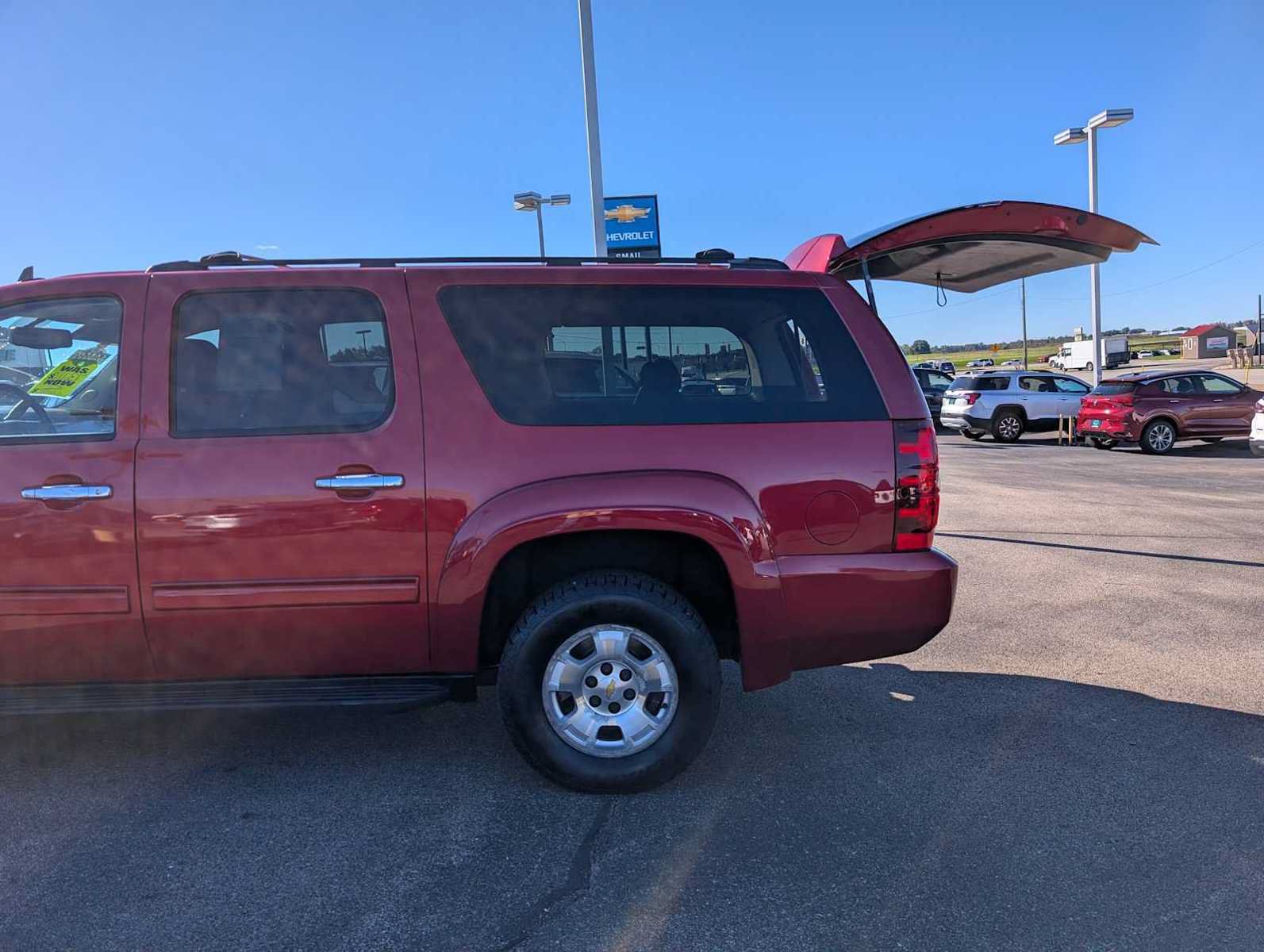 Used 2012 Chevrolet Suburban LS w/ Convenience Package 1 AWD/4WD image 11