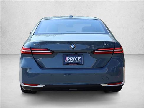 Used 2025 BMW 530i xDrive w/ Premium Package AWD/4WD image 9