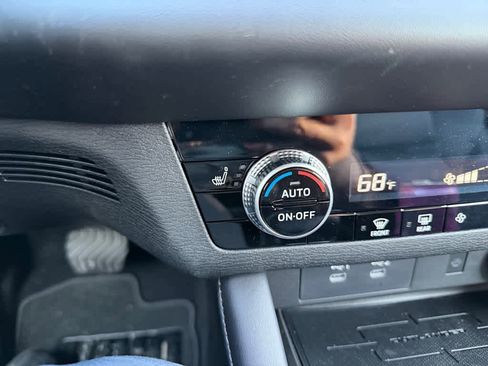 Used 2025 Mitsubishi Outlander SE image 18