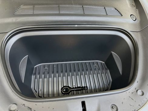 Used 2023 Tesla Model Y Long Range image 37