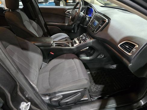 Used 2015 Chrysler 200 Limited w/ Convenience Group image 30