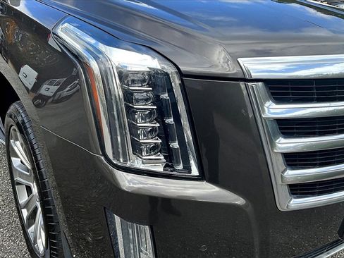 Certified 2020 Cadillac Escalade Luxury image 28