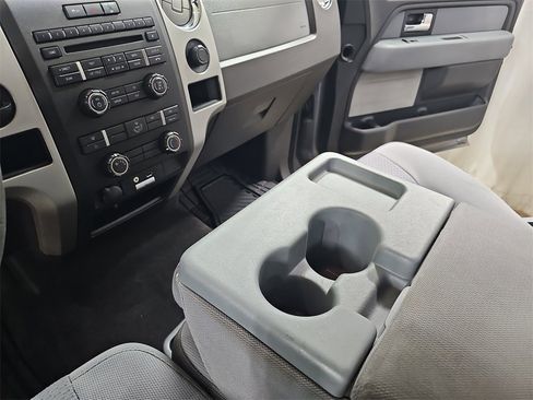 Used 2014 Ford F150 XLT image 27