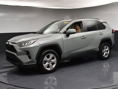 Used 2020 Toyota RAV4 XLE FWD image 4