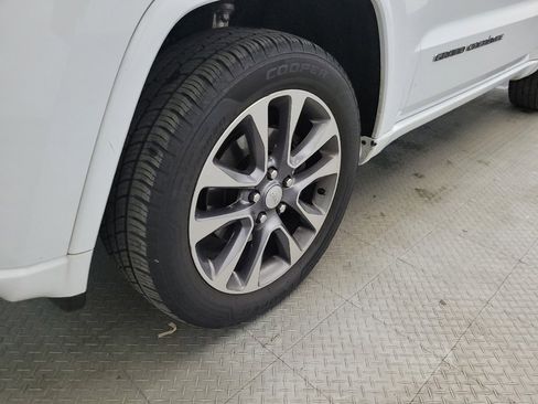 Used 2017 Jeep Grand Cherokee Overland AWD/4WD image 31