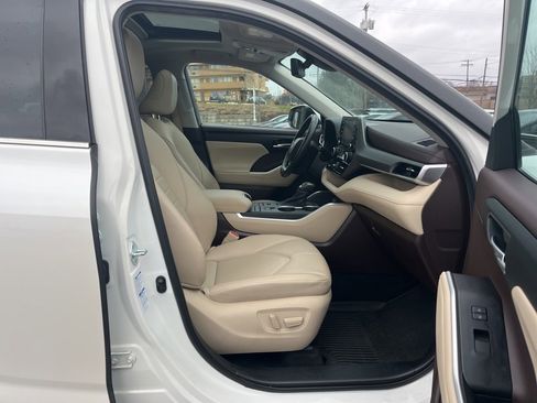 Certified 2021 Toyota Highlander XLE image 21