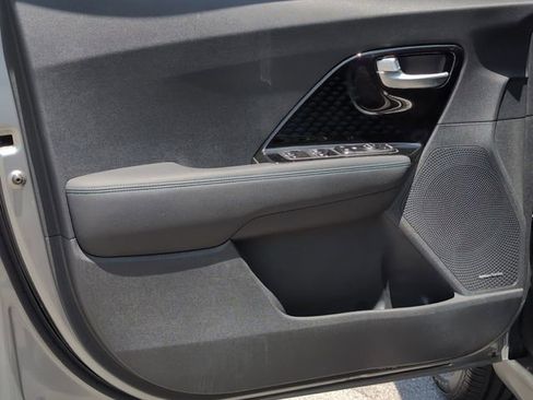 Used 2022 Kia Niro EX Premium FWD image 15
