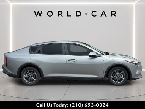 Used 2025 Kia K4 FWD image 2