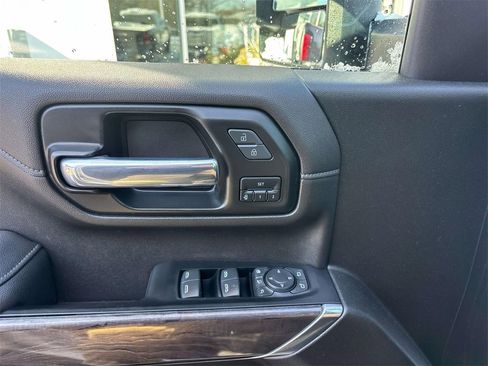 Used 2022 Chevrolet Silverado 2500 LTZ w/ LTZ Convenience Package image 11