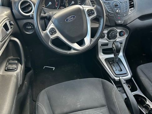 Used 2015 Ford Fiesta SE image 5