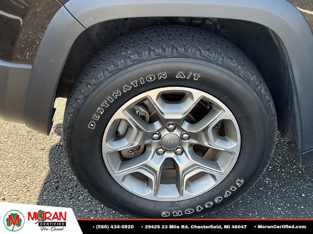 Used 2022 Jeep Cherokee Trailhawk w/ Comfort/Convenience Group AWD/4WD image 9