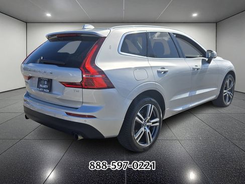 Used 2020 Volvo XC60 T5 Momentum image 5