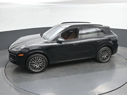Used 2023 Porsche Cayenne AWD/4WD image 38
