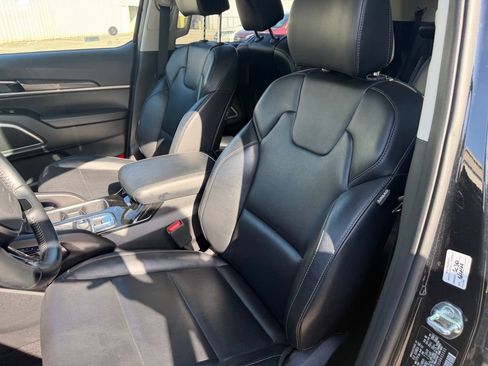 Used 2025 Kia Telluride S FWD image 10
