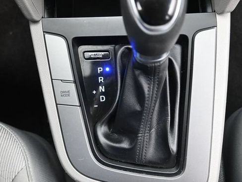 Used 2017 Hyundai Elantra SE FWD image 20