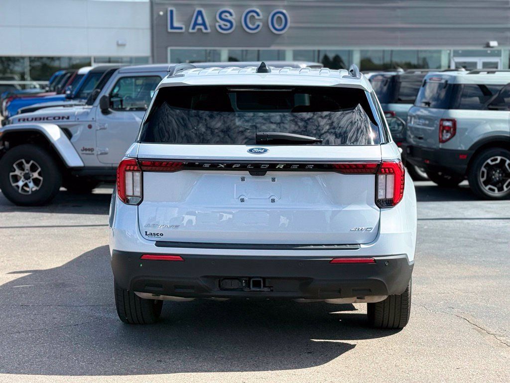 Used 2026 Ford Explorer Active AWD/4WD image 35
