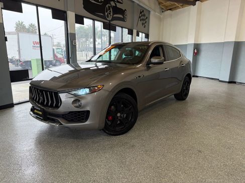 Used 2017 Maserati Levante w/ Luxury Package image 3