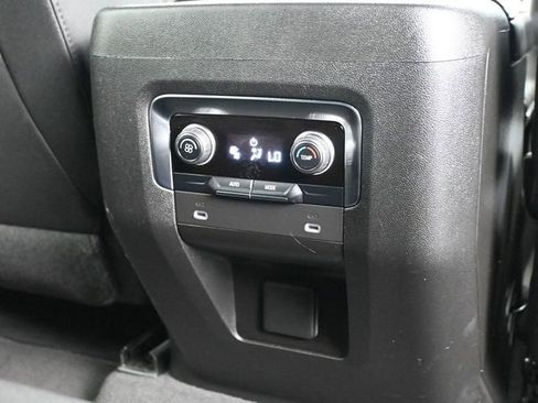 Used 2022 Chevrolet Suburban Z71 image 15