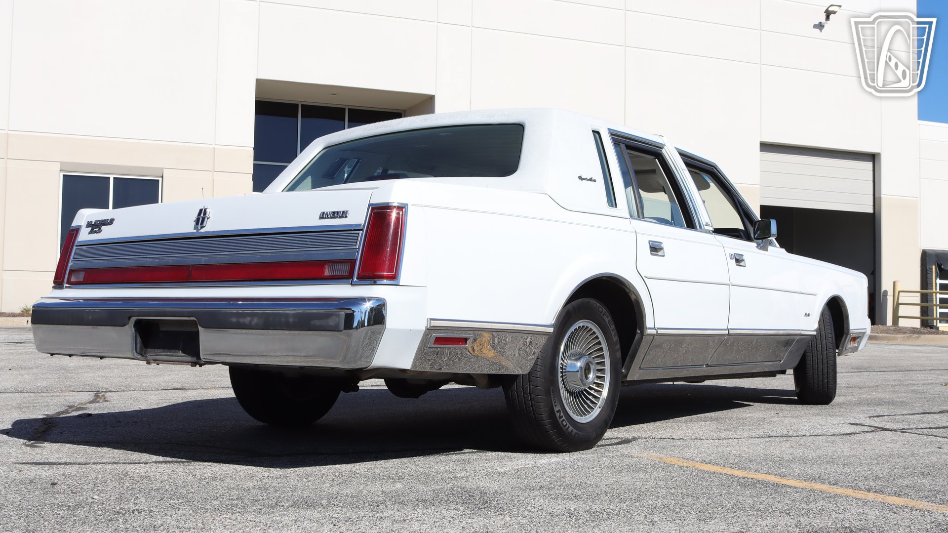 Used 1989 Lincoln Town Car Signature RWD image 23