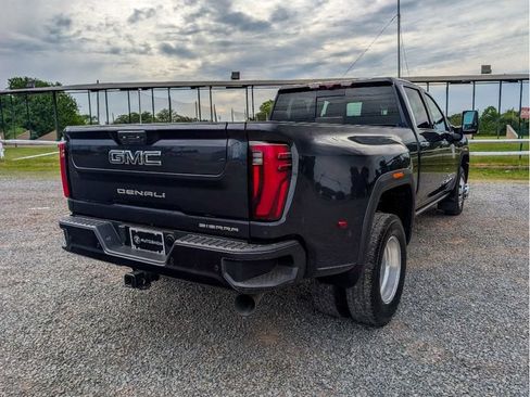 Used 2024 GMC Sierra 3500 Denali Ultimate AWD/4WD image 4