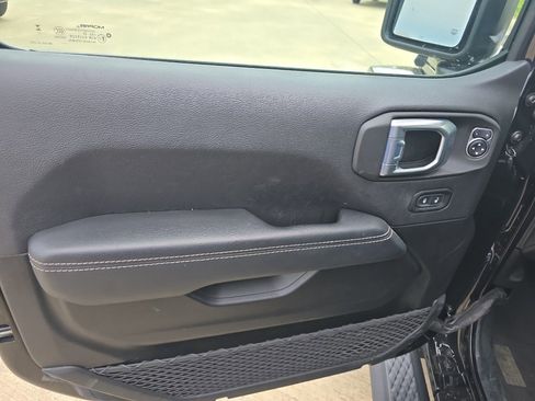 Used 2023 Jeep Gladiator Overland image 19