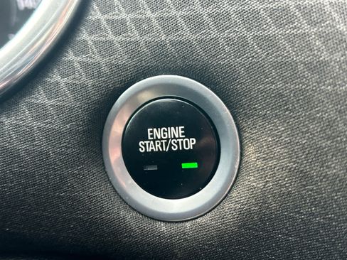 Used 2017 Chevrolet Malibu LT image 22