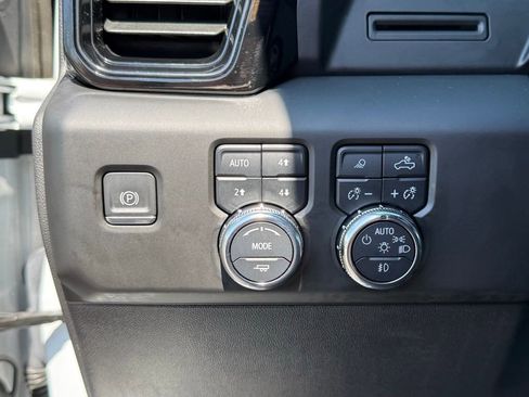 Used 2023 GMC Sierra 1500 AT4 w/ AT4 Preferred Package AWD/4WD image 32