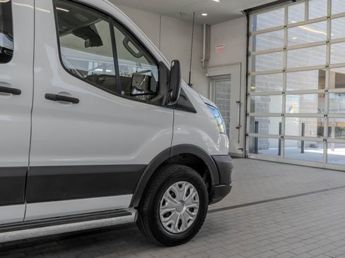 Used 2025 Ford Transit 250 Low Roof w/ Exterior Upgrade Package RWD image 28