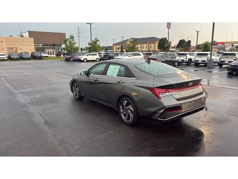 Used 2025 Hyundai Elantra SEL FWD image 5