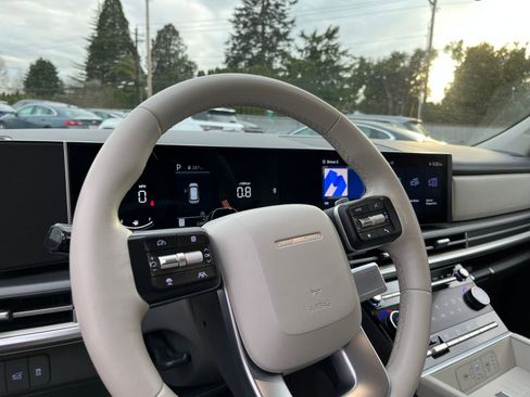 Used 2025 Hyundai Santa Fe SEL image 31