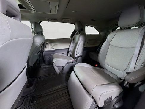 Used 2023 Toyota Sienna Limited AWD/4WD image 28