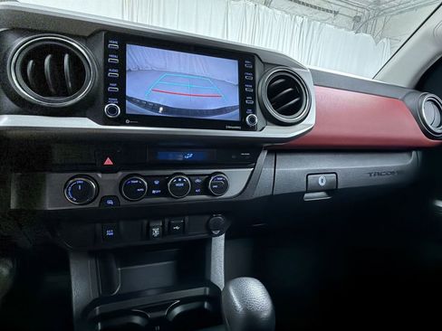 Certified 2022 Toyota Tacoma SR5 AWD/4WD image 22